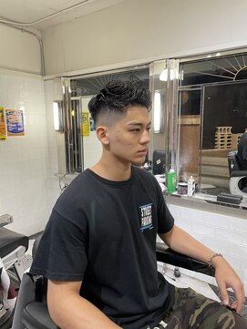 メリケンバーバーショップ フクオカ(MERICAN BARBERSHOP FUK) 波巻き束感ショートツーブロックマッシュアップバングコンマヘア