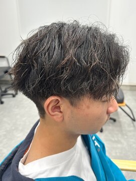 フゥ 宇都宮(FeU) 波巻きパーマセンターパートツイストパーマメンズマッシュパーマ