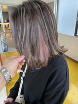 アップ(A+hair) ハイライト_白髪ぼかし_イヤリングカラー＿グレージュ