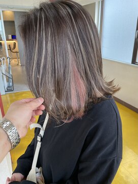 アップ(A+hair) ハイライト_白髪ぼかし_イヤリングカラー＿グレージュ