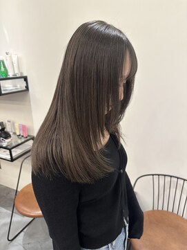 リリアーナ(LILIANA) 池袋 イルミナカラー ストレート レイヤーカット アッシュ♪