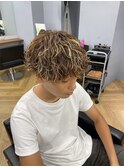 波巻きツイストスパイラルパーマツーブロック刈り上げ