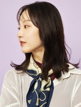 ピークアブー 銀座中央通り(PEEK-A-BOO) 横顔まで綺麗に見える、上品なバランス/