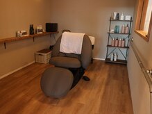 個室空間でゆったりできるシャンプー台