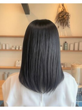 リエットヘア(Lie et.hair) 艶感たっぷりの暗髪ブルーブラック美髪ストレート｜西尾市