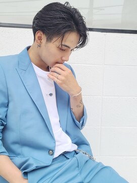 グロウミドル(GROW middle) 黒髪センターパートのラフなかき上げスタイル　野村恵子