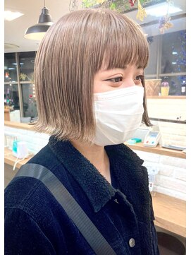 ソソ(soso) 【soso 伊勢田】ミニボブ×ハイミルクティー【横浜/ブリーチ】