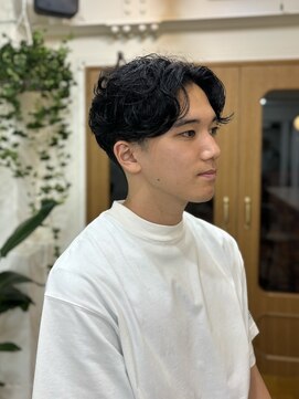 シエン 恵比寿(CIEN) 癖毛活かしたパーマスタイリング/センターパート