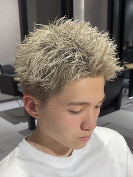 エデアンルクラ 下通(EDEAN Leclat) 熊本メンズカラー ハイトーン ミルクティー MEN'S HAIR