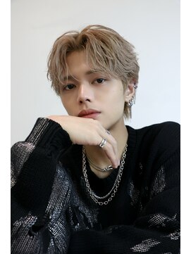 オーシャントーキョーウエスト 心斎橋 (OCEAN TOKYO WEST) メンズヘアセンターパートグレージュカラーミディアムカラー