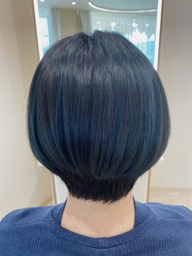 グラデーションボブ＋ネイビーブルー　ロー&ハイライト