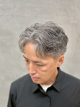サームマン 人形町(SARM MAN) シルバーグレイ×センターパートパーマ