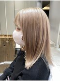 ミルクティーベージュ×外ハネヘア