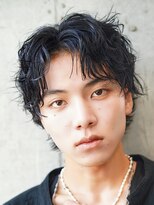 ライラ(Lyla)&nbsp;「半ナマ」シャドウパーマ｜色気センターパート
