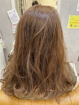ヘアーサロン キー(Key)&nbsp;抜け感がかわいいゆるふわミディアム♪外国人風ホワイトアッシュ