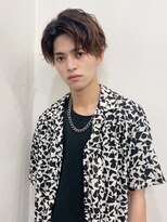 スーツ短髪ツーブロック束感モテる黒髪シークレットパーマ流行