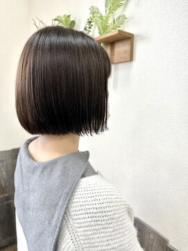 美容室ケインズナチュール ショートボブ[ステップボーンカット/カーキベージュ]