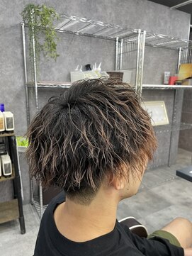 ライズ 綾瀬店(RISE) まばらなブリーチがかっこいい！ハイライトツイストスパイラル！