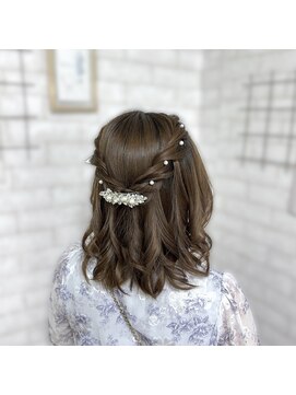 ベルデイズ 横浜西口店(BELDAYS) きれいめねじりハーフアップ