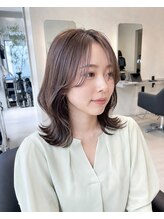 自然なくびれとひし形シルエットで、横顔まで美しく見せる、シルエット重視のくびれレイヤー＊