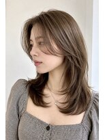 ヌフ(neuf) 大人くびれレイヤー×顔周りカット|透明感グレージュ