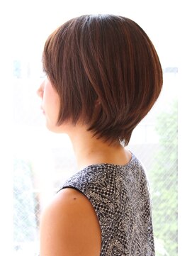 レウナ 外苑前(Reuna) 【３０代４０代５０代】丸みが綺麗なショートボブ
