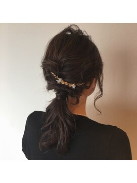 ルース(RUTH) ゆるやかなお呼ばれヘア