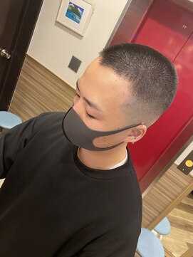 銀座マツナガ 神田店 爽やかベリーショートメンズ短髪ボウズスキンフェード鮮やか色彩