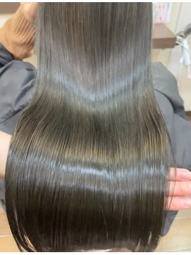 ヘアーアンドメイク ビス(HAIR&MAKE bis) 髪質改善トリートメント【西尾瑠華】