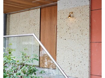 NIKOLA【二コラ】