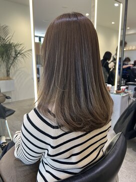 ミンクスプラス 流山おおたかの森(MINX plus) ハイライトグラデーションカラーのまとまるロングヘア