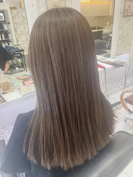 ヘアーデザインムーヴ(Hair design MOVE) ロング　白髪ぼかし　ハイライト