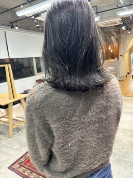 キチ(kichi.) [kichi.] オリーブグレージュ×ミディアムレイヤーボブ