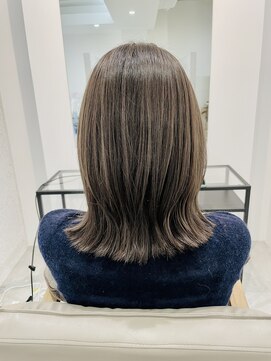 パツっと外はねボブ