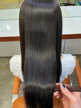 ヒュー 広島(HEW) 髪質改善ロングレイヤー