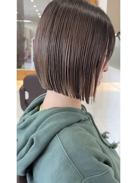 シエル ドゥ サワ(ciel de SAWA) ぱつっとワンレングスボブ ショコラブラウン×艶感で存在感