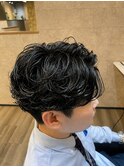 大人の色気を引き出す【ニュアンスパーマ×センターパート】