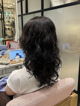 ザザ シンジュク(ZA/ZA shinjuku) トレンド感たっぷり!大人のウェーブパーマスタイル