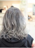 シルバーグレージュ　グラデーション