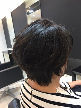 ディーヘアーデザイン(d.HAIR DESIGN) 前下がり動きのあるショート