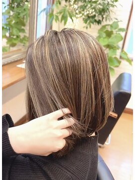 ココモ(cocomo) 白髪ぼかしハイライトデザイン