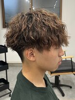 フゥ 宇都宮(FeU)&nbsp;ツイストスパイラルパーマツーブロックメンズマッシュパーマ