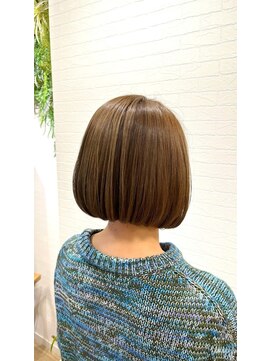 グリーンズ(Greens) 丸みボブ×インナーカラー/マロンベージュ/チェリーレッド