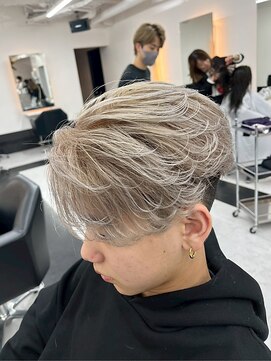 アリープパロット(ALEAP parrot) メンズカット/カルマパーマ/センターパート/アッシュ