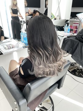 アライブ キチジョウジ(ALIVE Kichijoji) ホワイトベージュグラデーションカラー