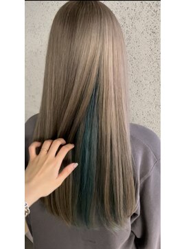 ラフ 新宿(Laff) 新宿 ハイトーン インナーカラー ブルー ミルクティー