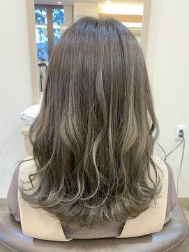 アルターリール(aL ter Rire) ハイライト/オリーブグレージュ/福原遼華