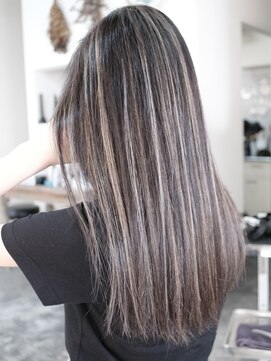 マリアナ(Mariana) ハイライトショートヘアレイヤーカットダブルカラー