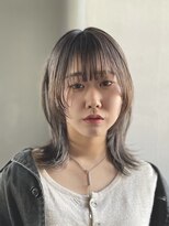 メイカ(MEIKA)&nbsp;簡単小顔みせ ミディアムウルフヘア
