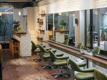 ホーム 中目黒(HOME)の写真/また帰ってきたくなるような心地よさを感じる店内*貴方に似合うヘアメイクをアドバイスさせていただきます!